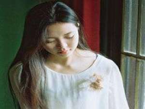 人们伤心，不是因为爱