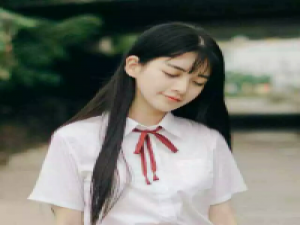 白茶清欢. 那些回不去的少年时光