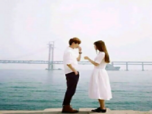 我愿先颠沛流离在遇见温暖的你 在邇眼里，也許俄很廉