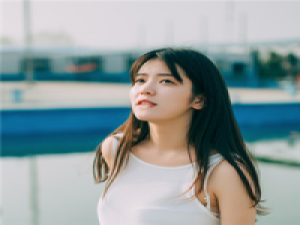 我们不生产头像 我们只是大自然的搬运工。 当一个女孩向你倾诉她