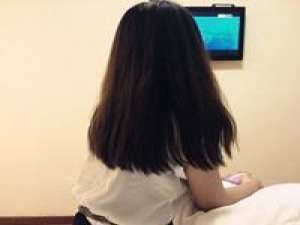 待我长发及腰你娶我可好。 因为我们太年轻，分手