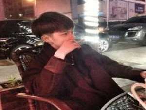 小林然. 其实就自己一个人，在