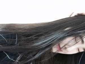 除了我你还想爱谁 再坚强的人，心里都一