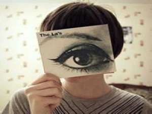 只是简简单单而已 我很坚强，起码不会像