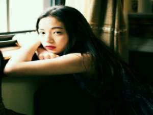 想想当年为你哭成狗的样子真是可笑 每天看你的说说，总有