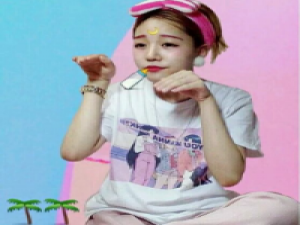 眉开眼笑. 那段甜蜜的过程，很幸