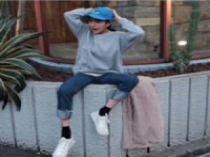 欢歌. 我们都在变，何必感概