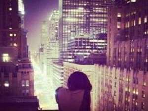 也没有谁不好，真的只是时间不凑巧。 喜欢一个人只要对我笑