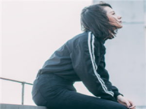 猫姐. 毕竟我非良人，又怎能