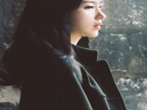 别走的太遥远. :\"亚纶