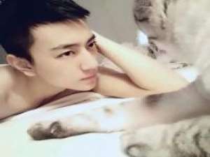 男图~` 我们都很擅长口是心非