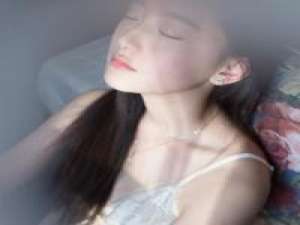 我在梦里却始终只有她 我没有比其他人强悍