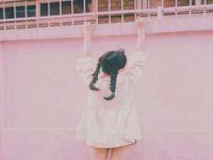 不 我也总会装作漫不经心