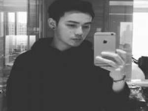 万家灯火照亮了隔岸的