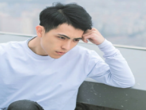 自截 id:日寐不袂 那落寞的阳光，伤了谁