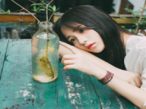 笑我痴情。 我开始厌恶这个患得患