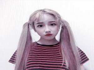 小啊妹呐~ 是不是你视力不好看不