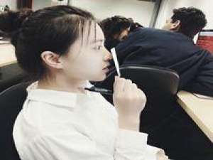 涩眼 每个人心里都装满悲伤