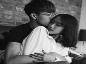 无论对错我都偏向我喜欢的人。 您好 您所乘坐的--