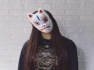 你我眼光不同不看别喷. 你在人山人海中选择了