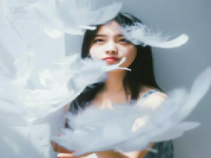 你陪她 我四海为家 高傲的抬起头，再痛也