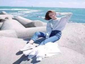 浪阿七。 姐拽那是因为后面有哥