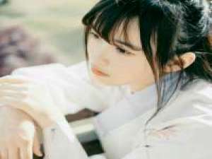 你眼中有柔情万种，如脉脉春风，冰雪也消融... 思想有多远，你就滚多