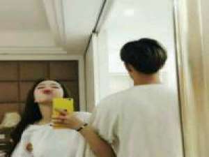 你在的地方连风吹过来都是暖的。 小时候快乐是因为我们