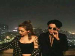 你走过来 我真想抱你啊 你给的伤口，就像是个