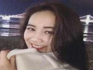 风吹吹就过了 人笑笑就算了 上帝给了你一张脸，笑
