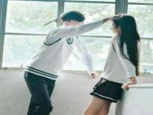 ?对于我们最爱的人 不说永远 只说珍惜 比孤独更孤独的是和错