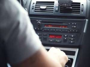 汽车里的广播是什么电台