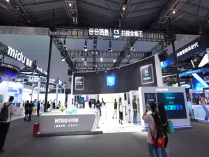 从深度伪造到深度信任：AI安全的三场攻防战