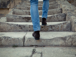 2025年数学建模美赛：A题分析（1）Testing Time: The Constant Wear On Stairs_2025美赛a题