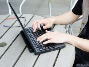 SNMP Trap（简单网络管理协议陷阱）是一种机制，允许网络设备（如路由器、交换机、服务器等）主动向网络管理系统（NMS）发送消息