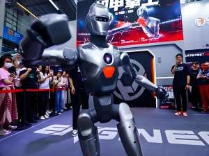 刘强东突然重仓机器人赛道，京东连投3家机器人公司