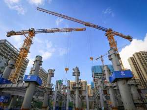 智慧工地：整合物联网、大数据、人工智能、BIM等技术，实现施工现场的全要素智能化管理