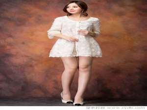 看看他们穿什么衣服