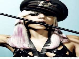 LADY GAGA的时尚武器
