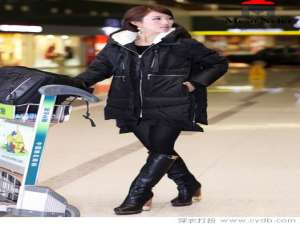 纯黑色外套，美观不冻