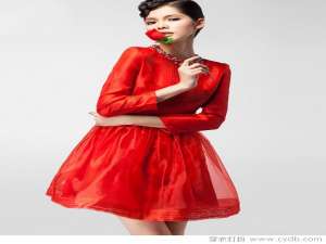 着装和聚光灯:有一天成为女王