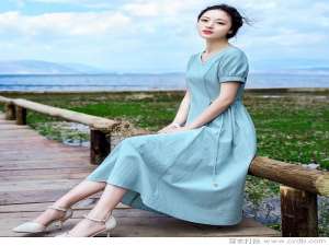 我只知道爱上一条裙子。它真的是个女孩