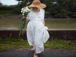 离女神一步之遥只是一件衣服