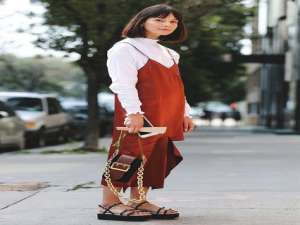省去了季节性服装的短缺，过渡季节可以灵活更换吊带